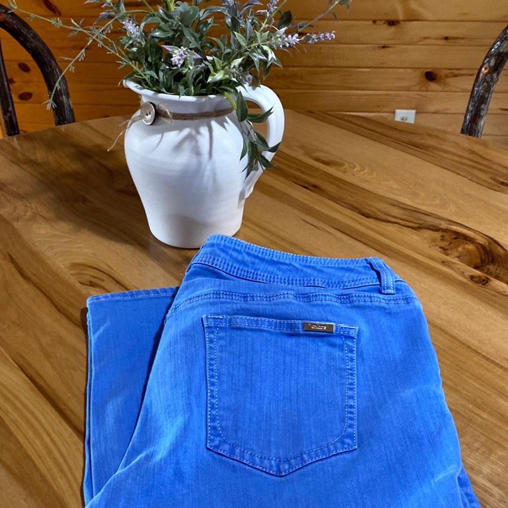 Chico’s So Slimming Jeans size 2
